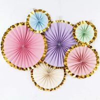 Pappersrosetter i pastellfärger